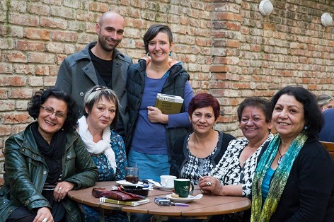 Eva Danišová (2.zleva) s dalšími romskými autory