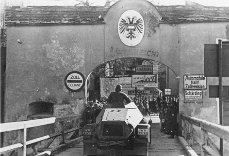 "Anschluss" Österreichs | Deutsche Truppen überschreiten am 13. März 1938 die österreichische Grenze in Schärding