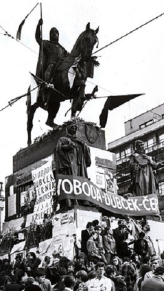 socha sv. Václava v Praze v roce 1968