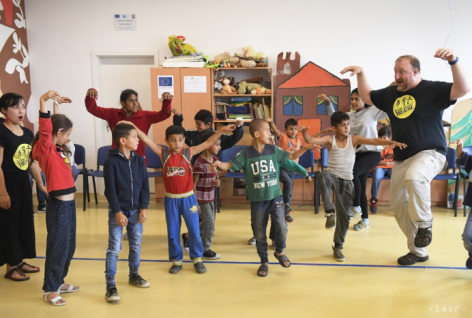 Romakinder aus Luník IX spielten Theater mit US Schauspielern