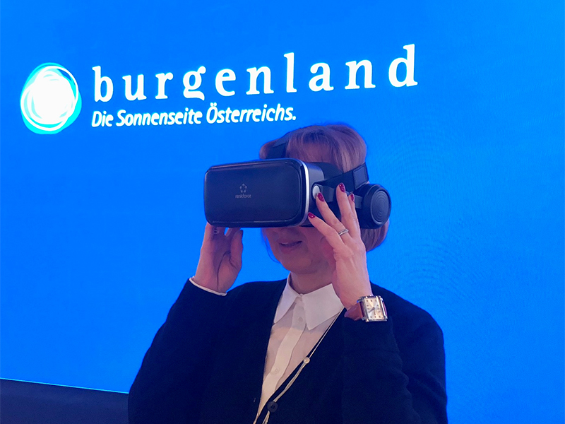 Virtual-Reality-Brille auf der Ferienmesse