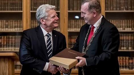 Joachim Gauck und Tomáš Zima Karls-Universität Prag