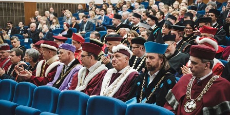 akademici při slavnosti založení Masarykovy univerzity